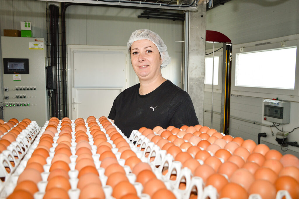 Élodie Renaudeau était aide-soignante avant de se reconvertir dans l’élevage de poules pondeuses.